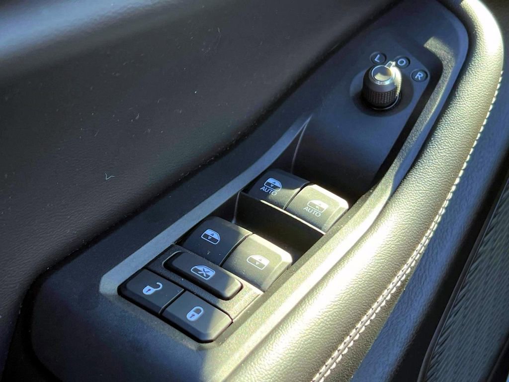 Certified 2023 Jeep Grand Cherokee Laredo w/ Luxury Tech Group I image 17