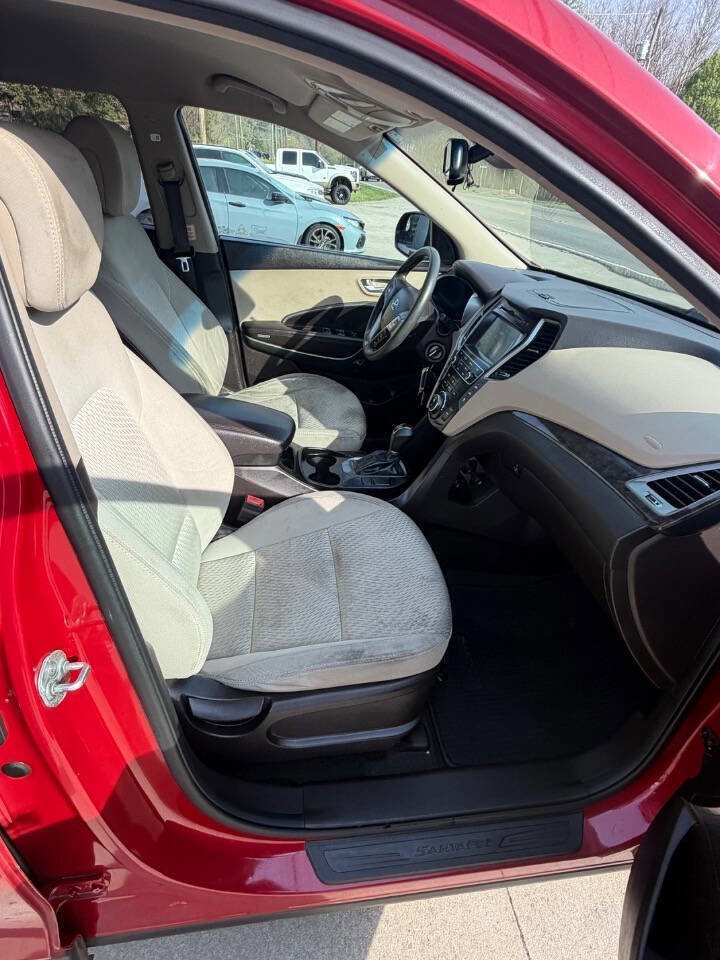 Used 2017 Hyundai Santa Fe SE w/ Cargo Package image 14