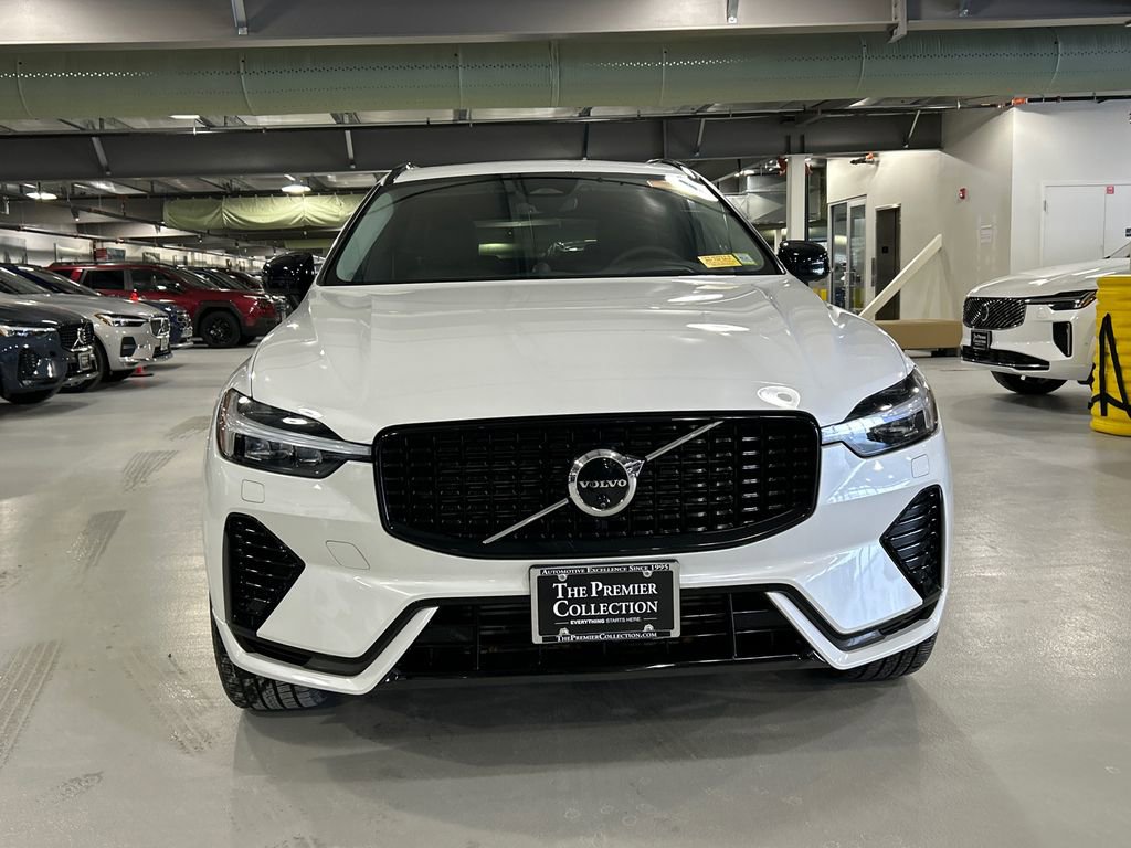 Certified 2024 Volvo XC60 T8 Ultimate w/ Protection Package Premier image 6