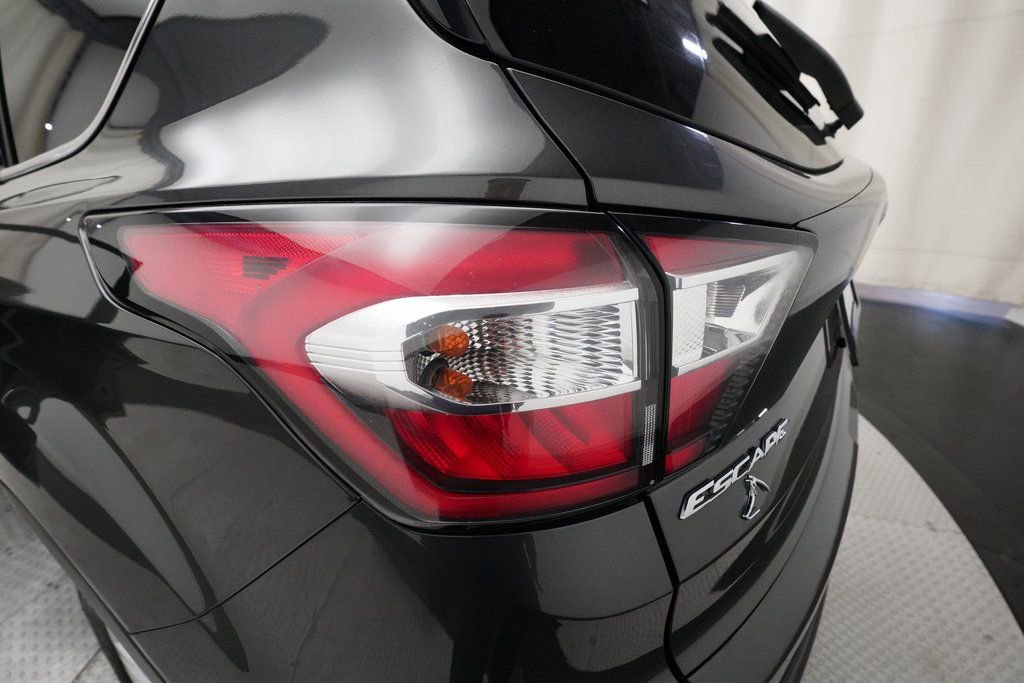 Used 2018 Ford Escape SE image 34