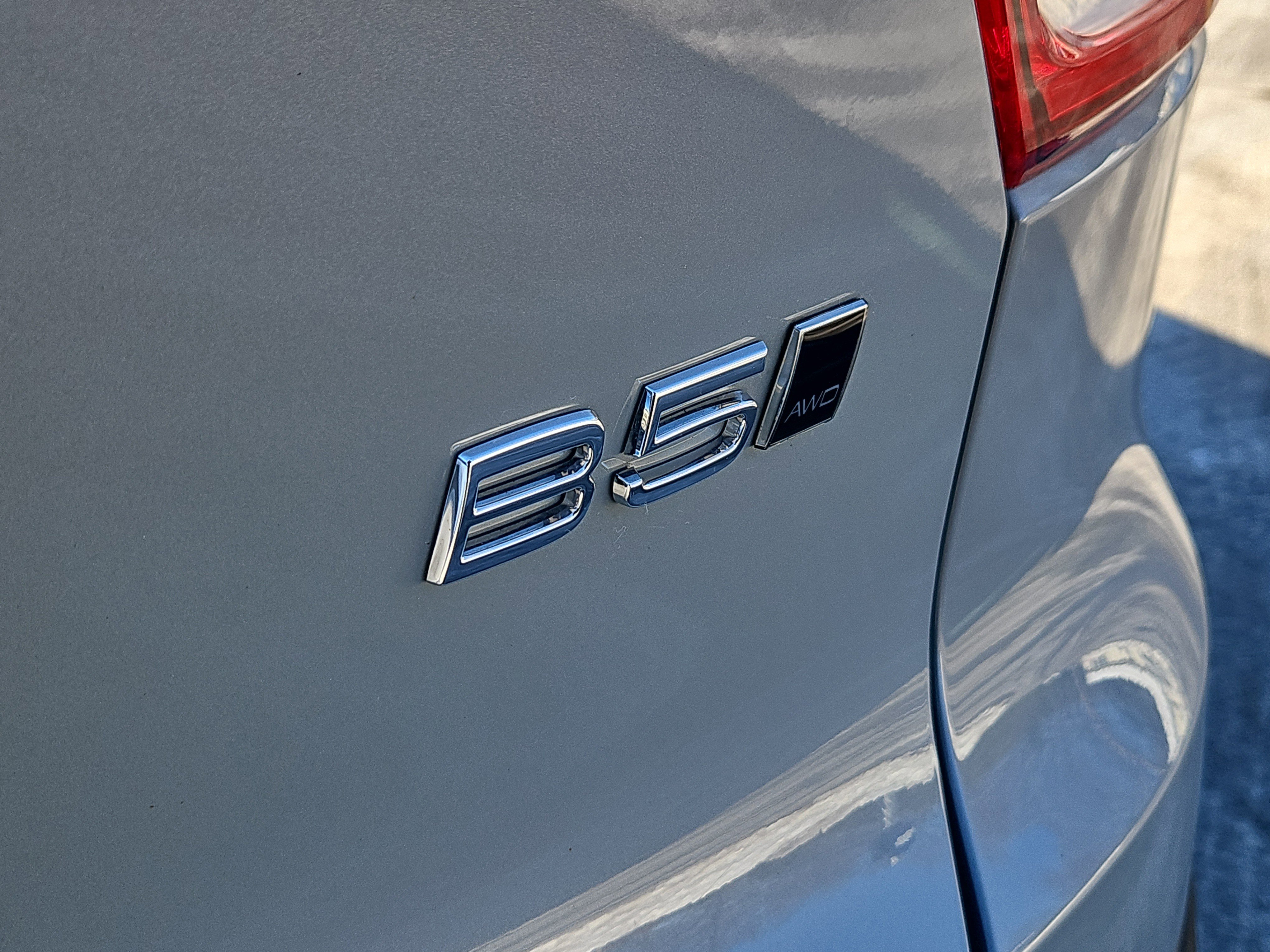 Used 2025 Volvo XC40 B5 Ultra w/ Climate Package image 5