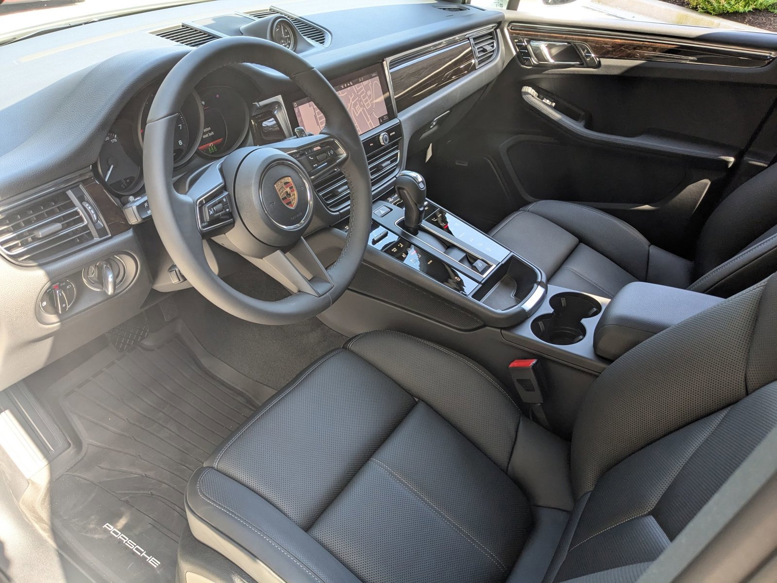 Certified 2026 Porsche Macan image 4