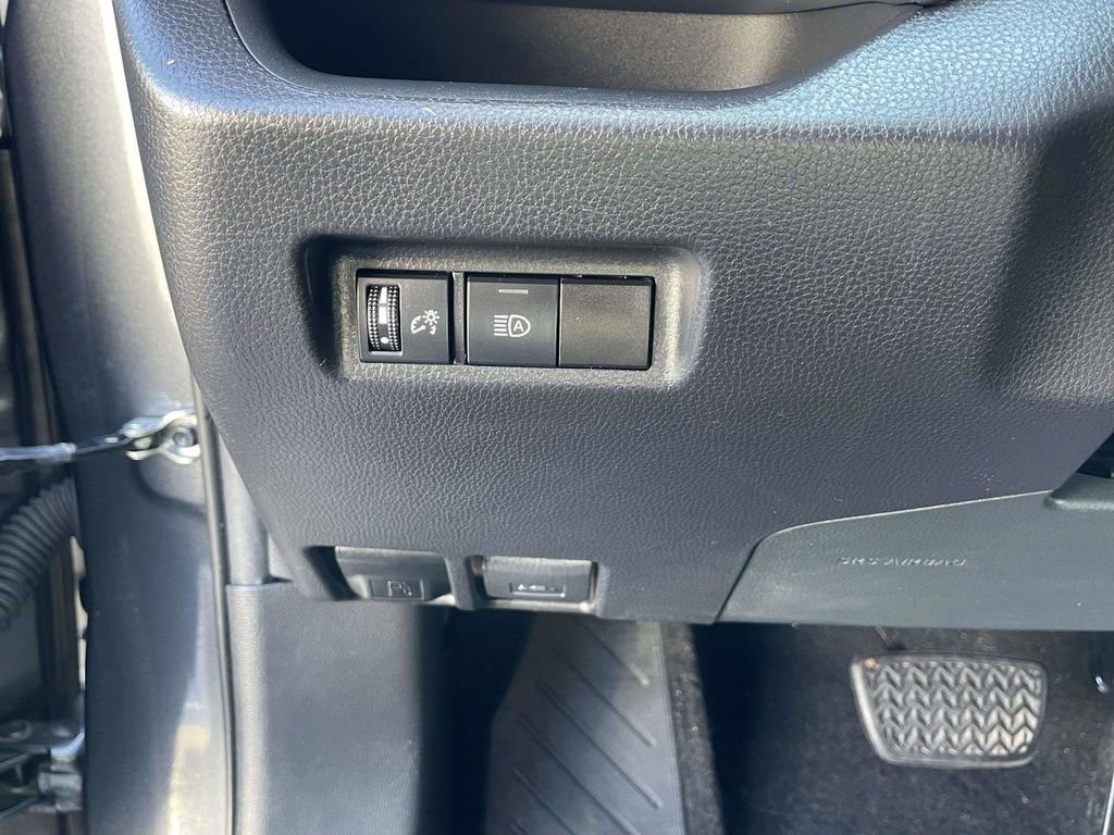 Used 2021 Toyota RAV4 XLE FWD image 23