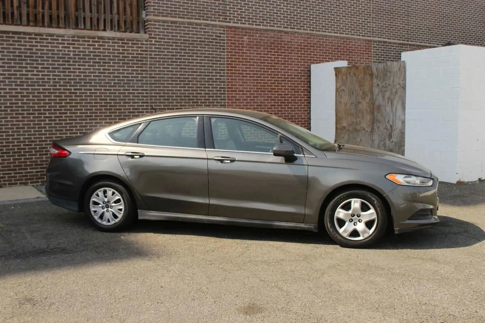 Used 2014 Ford Fusion S FWD image 2