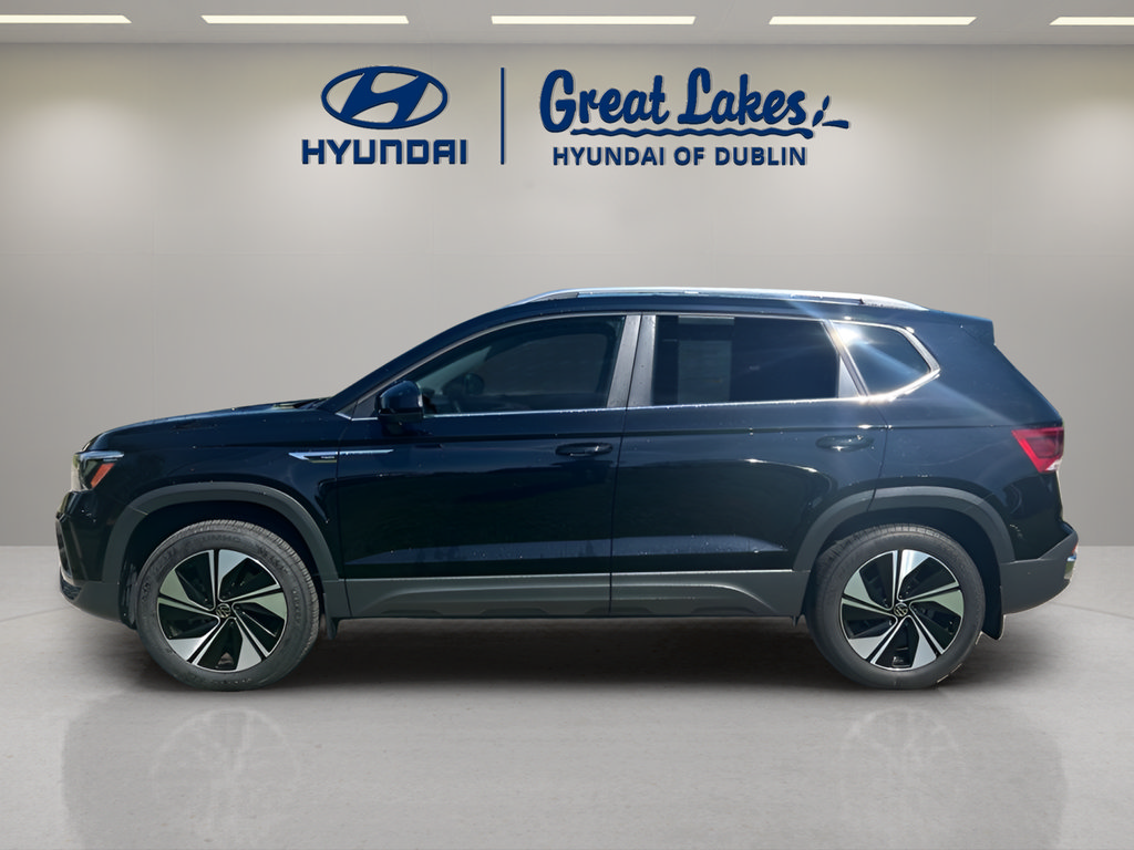 Used 2024 Volkswagen Taos SE AWD/4WD image 2