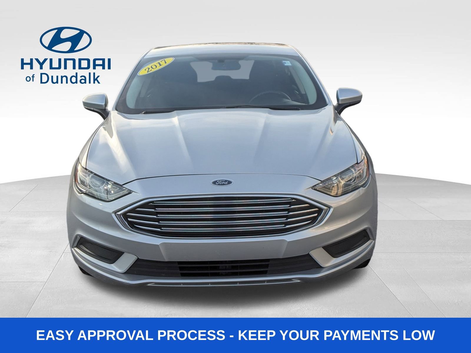 Used 2017 Ford Fusion SE w/ Fusion SE Technology Package image 2
