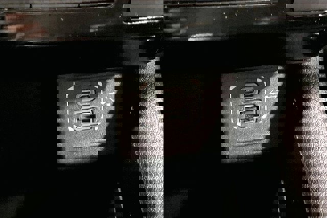 Used 2023 Jeep Compass Limited image 33