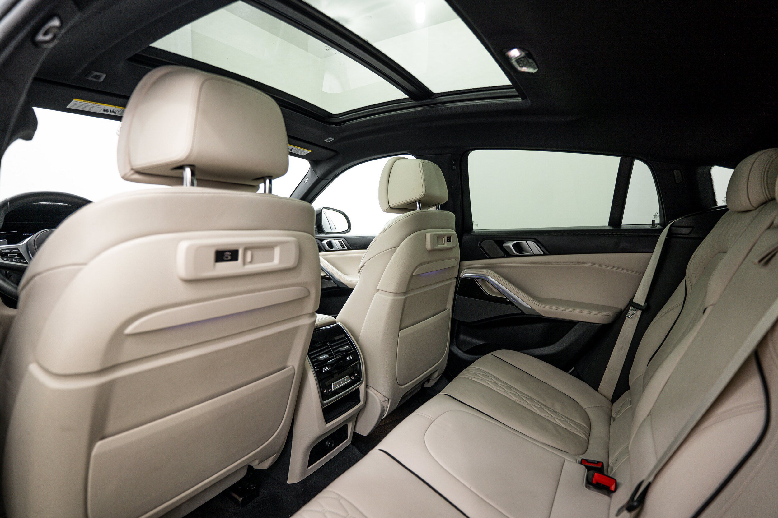 Used 2020 BMW X6 M50i w/ Luxury Seating Package AWD/4WD image 18