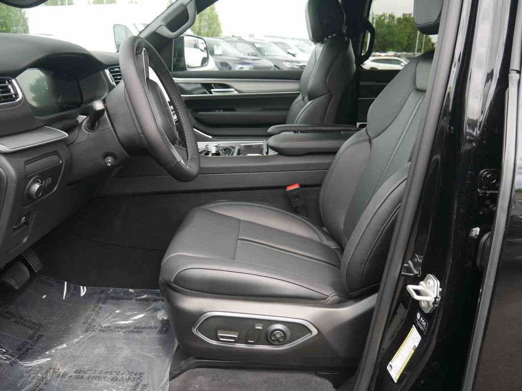 New 2026 Jeep Grand Wagoneer Limited AWD/4WD image 26