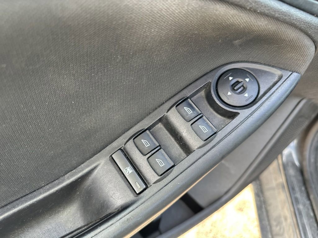 Used 2016 Ford Focus SE w/ Reverse Sensing Package image 15
