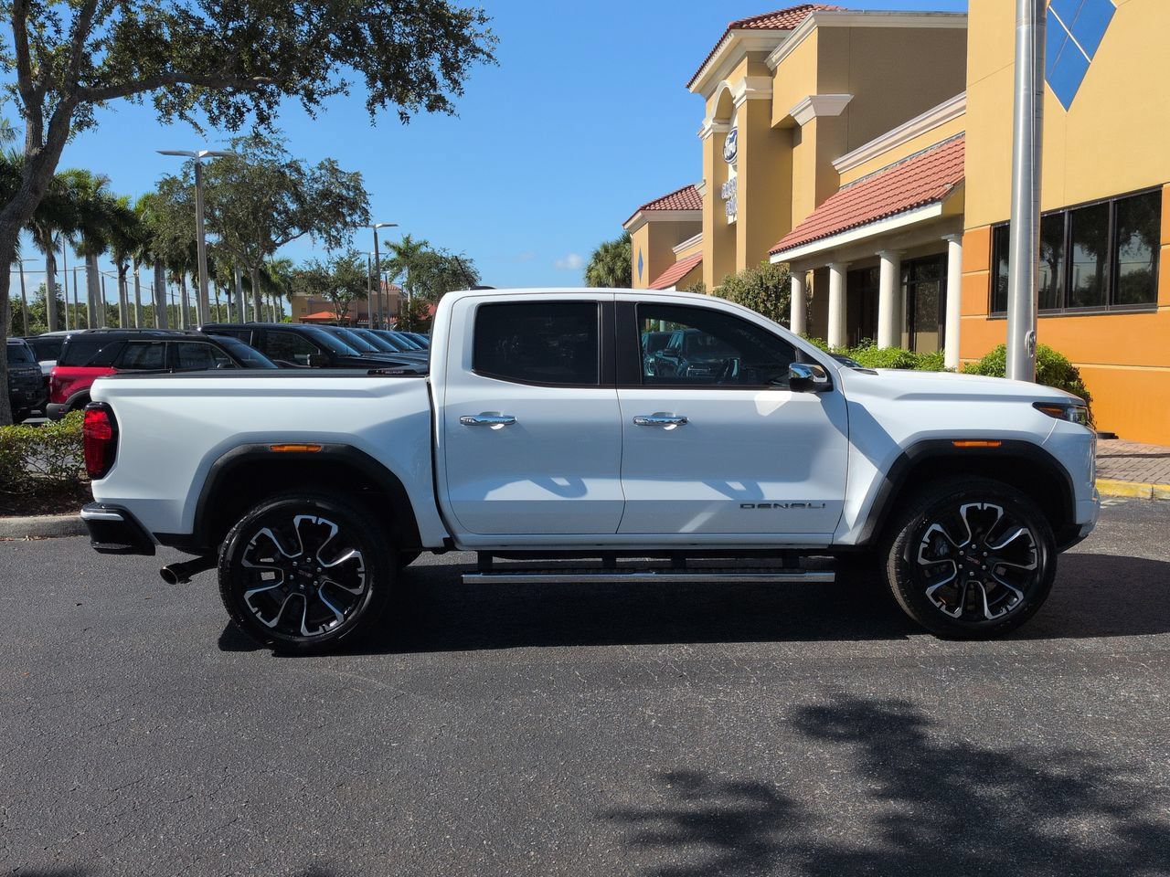 Used 2023 GMC Canyon Denali AWD/4WD image 3