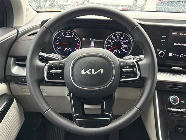 Used 2023 Kia Carnival LX image 21