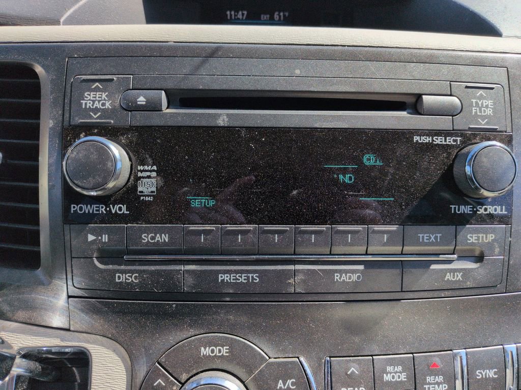 Used 2013 Toyota Sienna XLE image 19