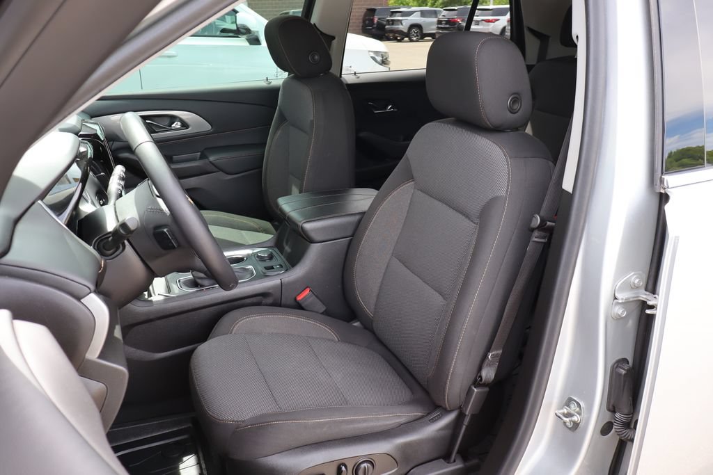 Used 2021 Chevrolet Traverse LT FWD image 11