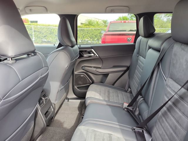 New 2026 Mitsubishi Outlander SE image 14