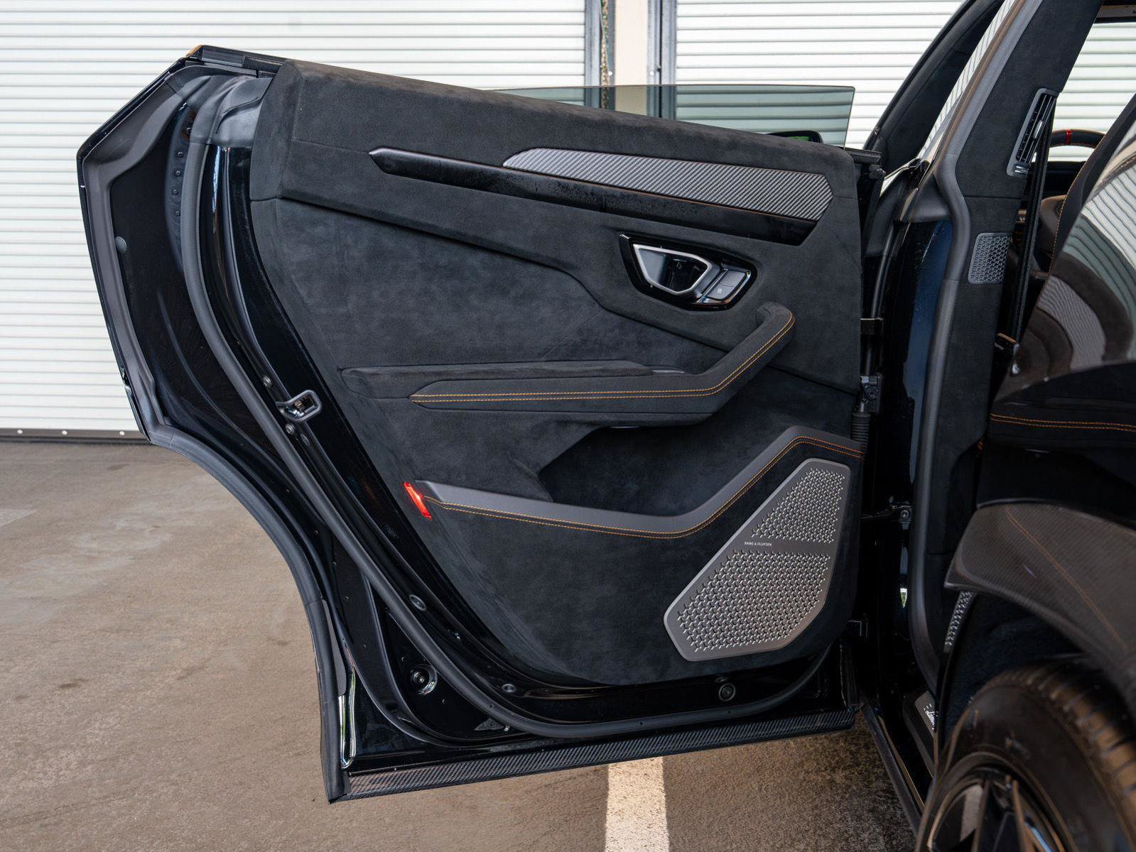 Used 2024 Lamborghini Urus Performante AWD/4WD image 34