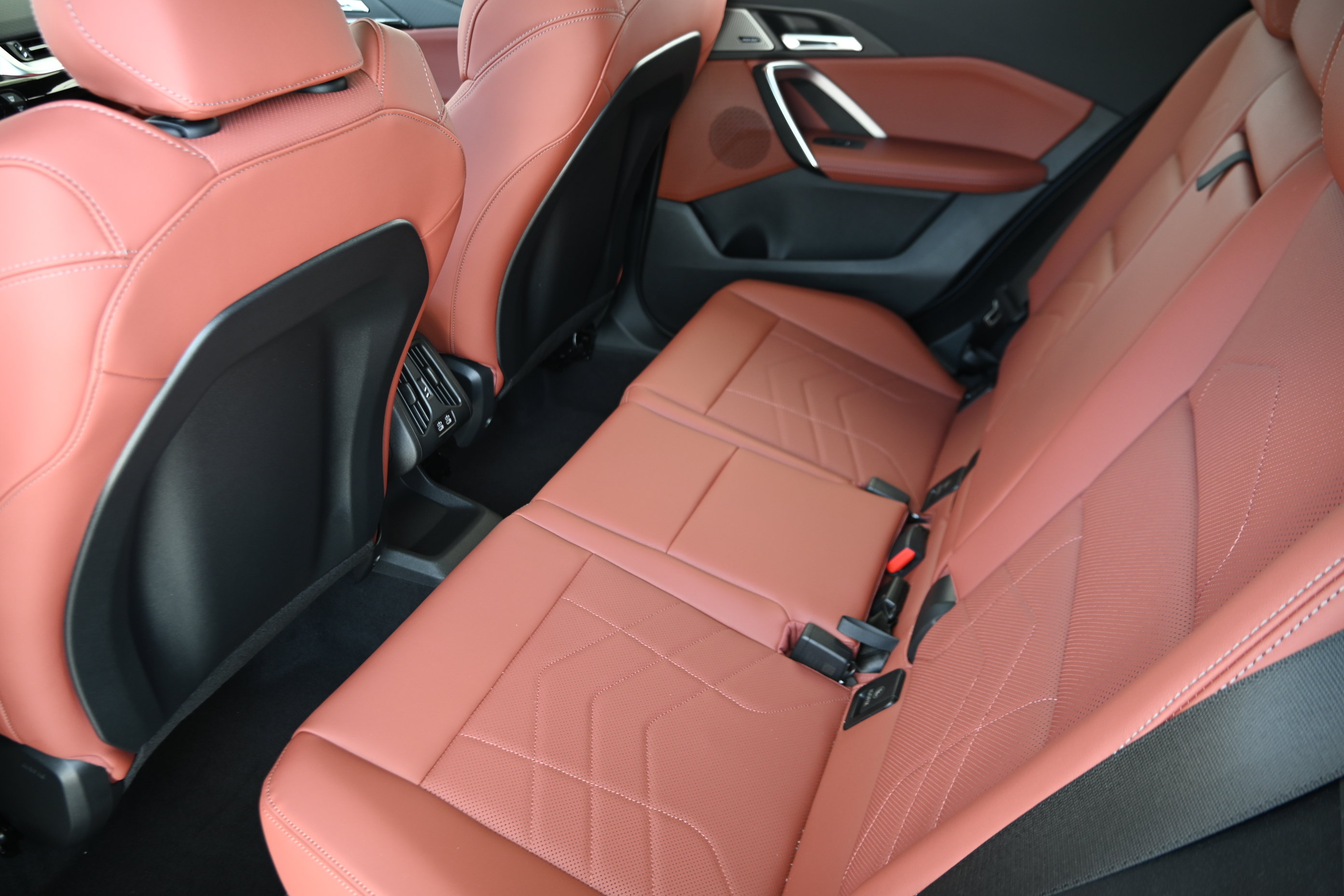 New 2027 BMW X2 xDrive28i AWD/4WD image 11