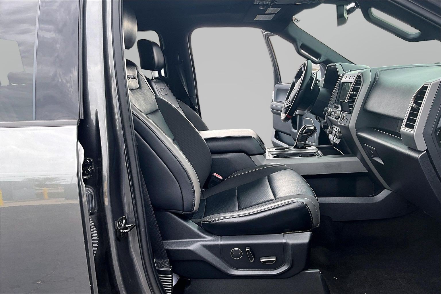 Used 2019 Ford F150 Raptor w/ Equipment Group 802A Luxury AWD/4WD image 7