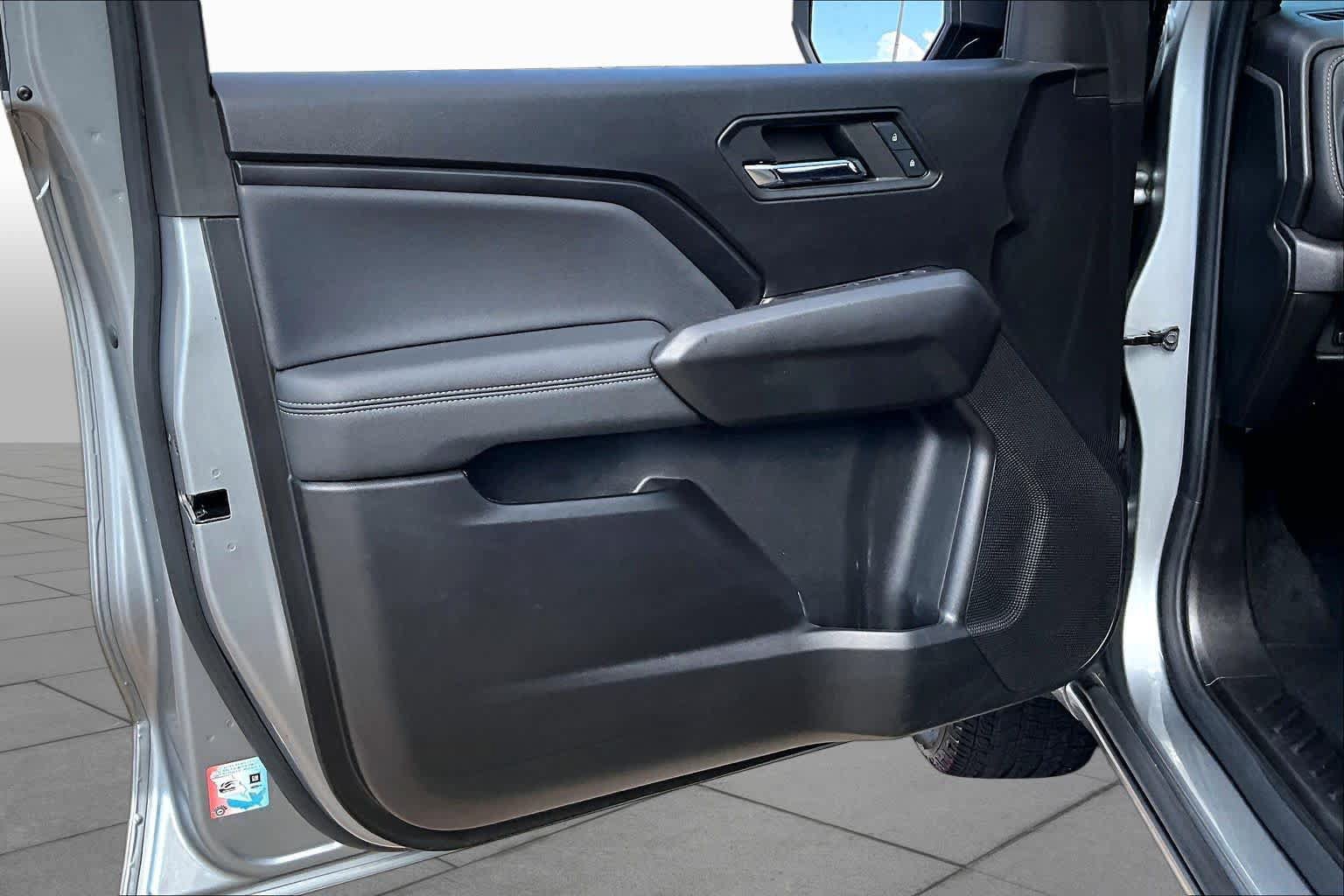 Used 2024 Chevrolet Colorado LT w/ LT Convenience Package II RWD image 21