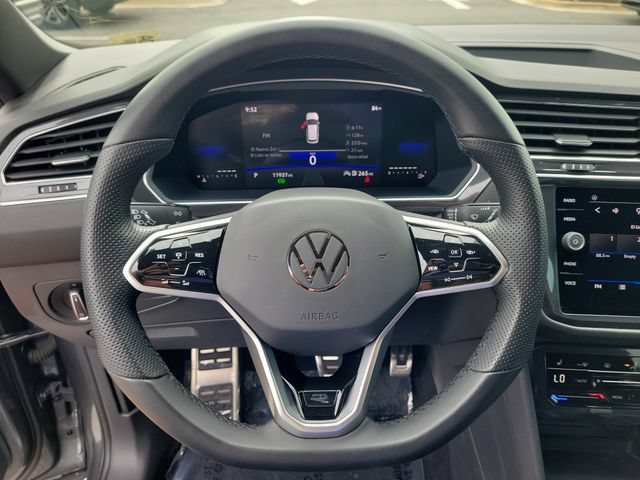 Certified 2023 Volkswagen Tiguan SE R-Line FWD image 18