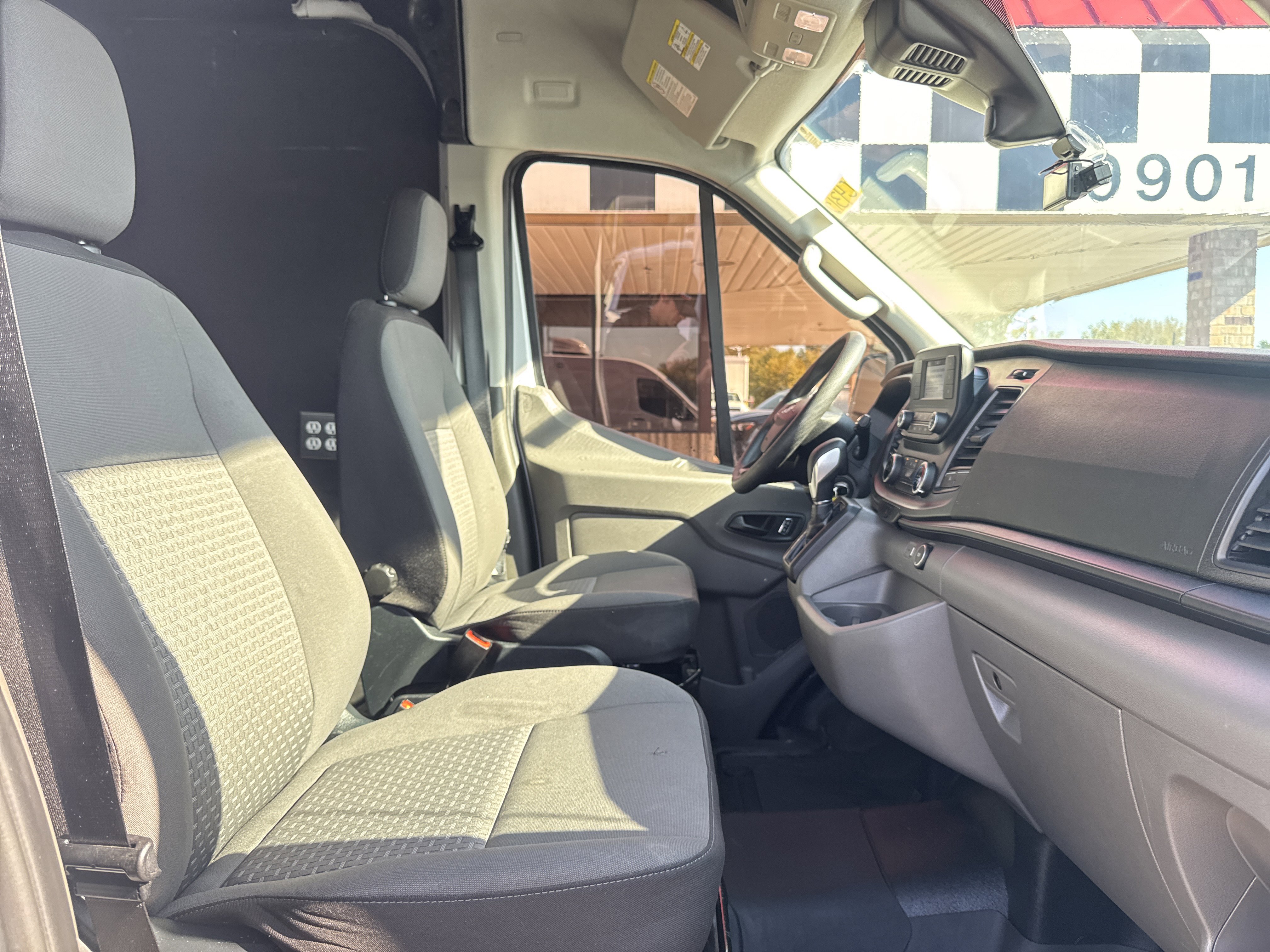 Used 2022 Ford Transit 250 Medium Roof w/ Load Area Protection Package image 24