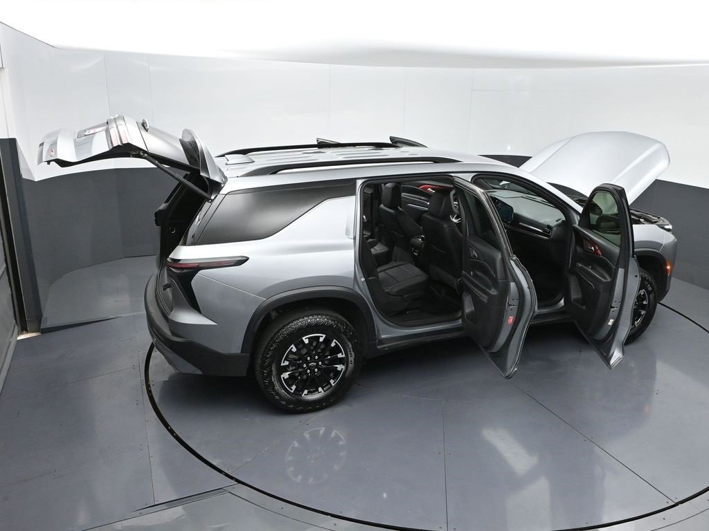 Used 2025 Chevrolet Traverse Z71 w/ Driver Confidence Package image 51