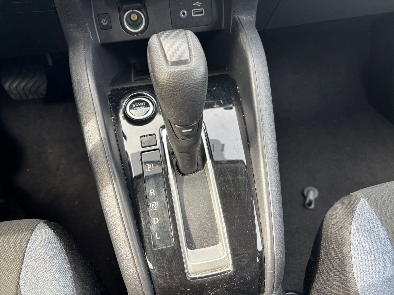 Used 2025 Nissan Versa SV FWD image 36