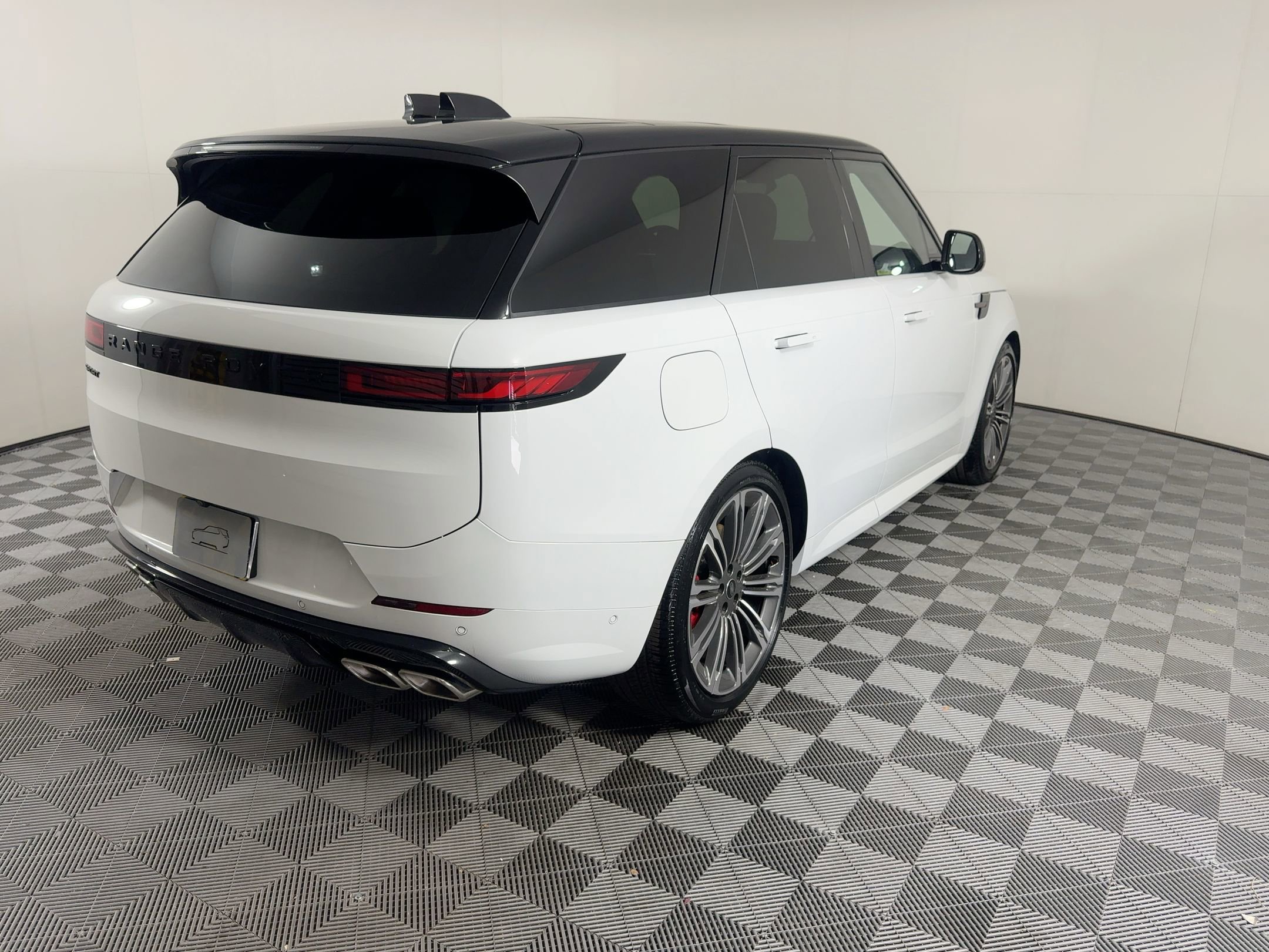 New 2025 Land Rover Range Rover Sport Dynamic SE image 28