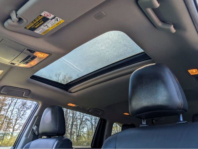 Used 2019 Toyota Highlander XLE AWD/4WD image 18