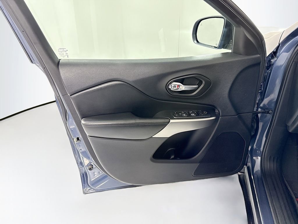 Used 2021 Jeep Cherokee Latitude Lux 80th Anniv w/ Quick Order Package 26U 80TH AWD/4WD image 24