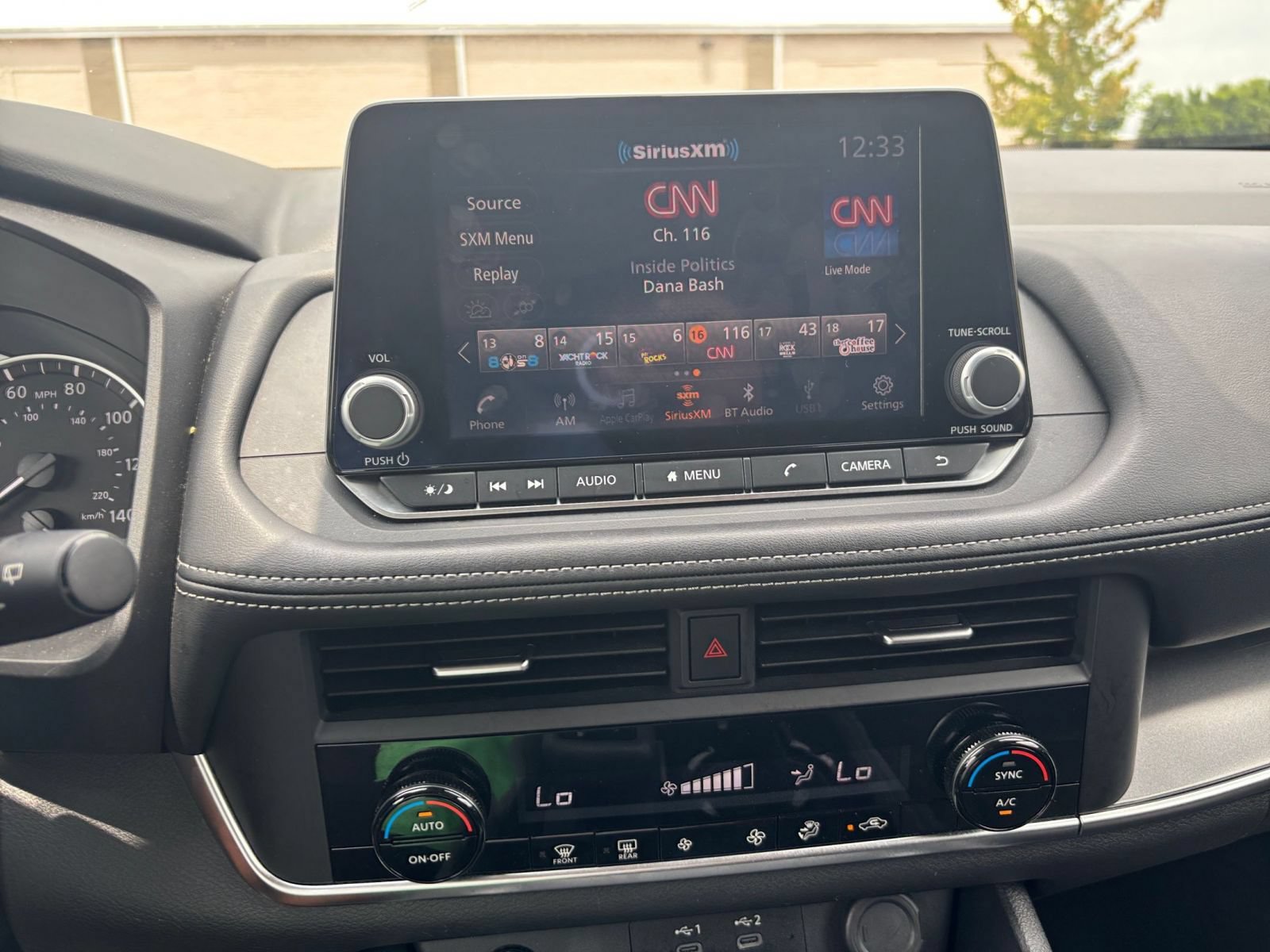 Used 2025 Nissan Rogue SV AWD/4WD image 14