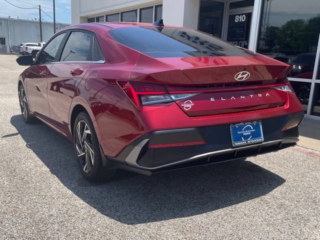 Used 2024 Hyundai Elantra SEL w/ Convenience Package FWD image 4