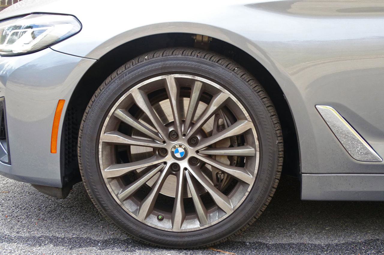 Used 2023 BMW 540i w/ Executive Package image 11