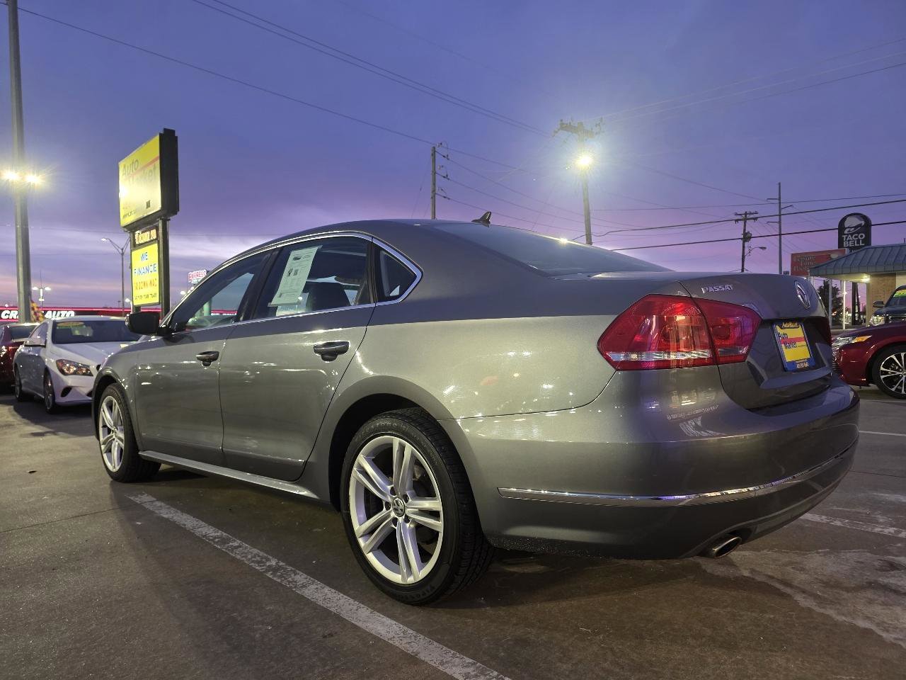 Used 2014 Volkswagen Passat TDI SE FWD image 7
