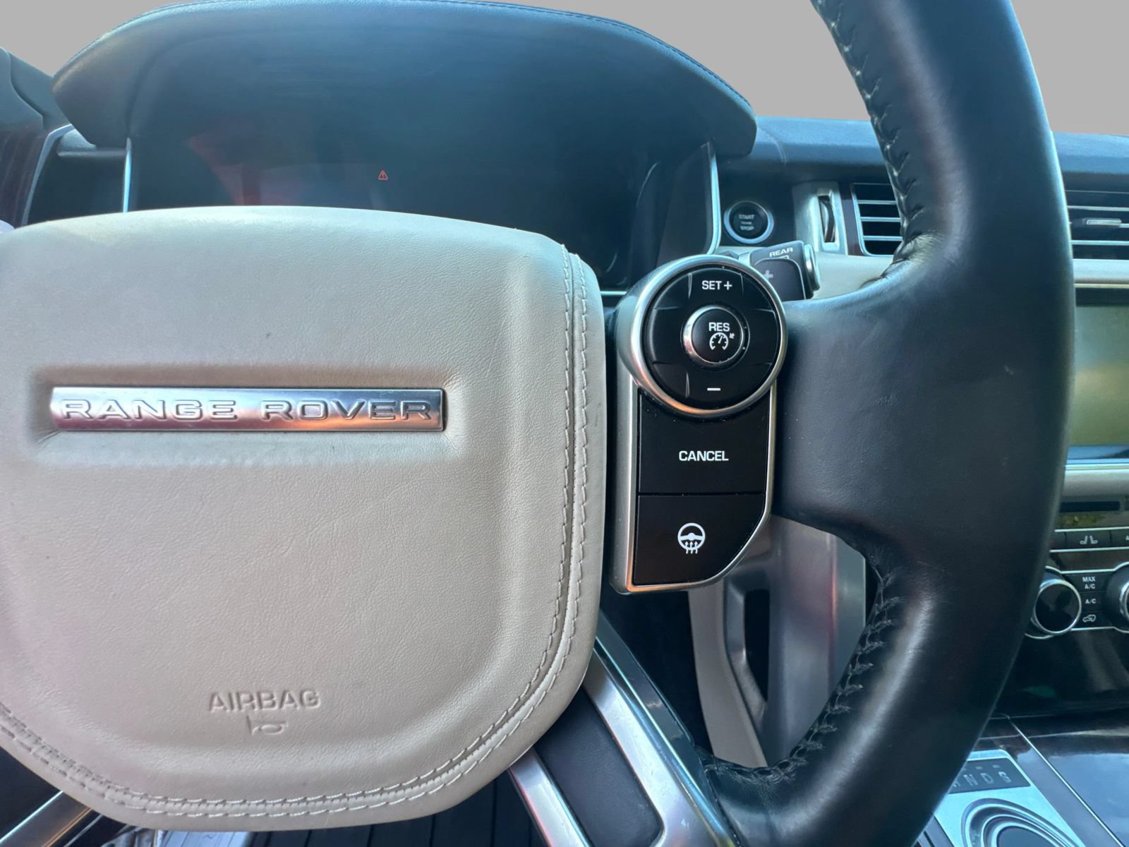 Used 2015 Land Rover Range Rover Supercharged AWD/4WD image 17