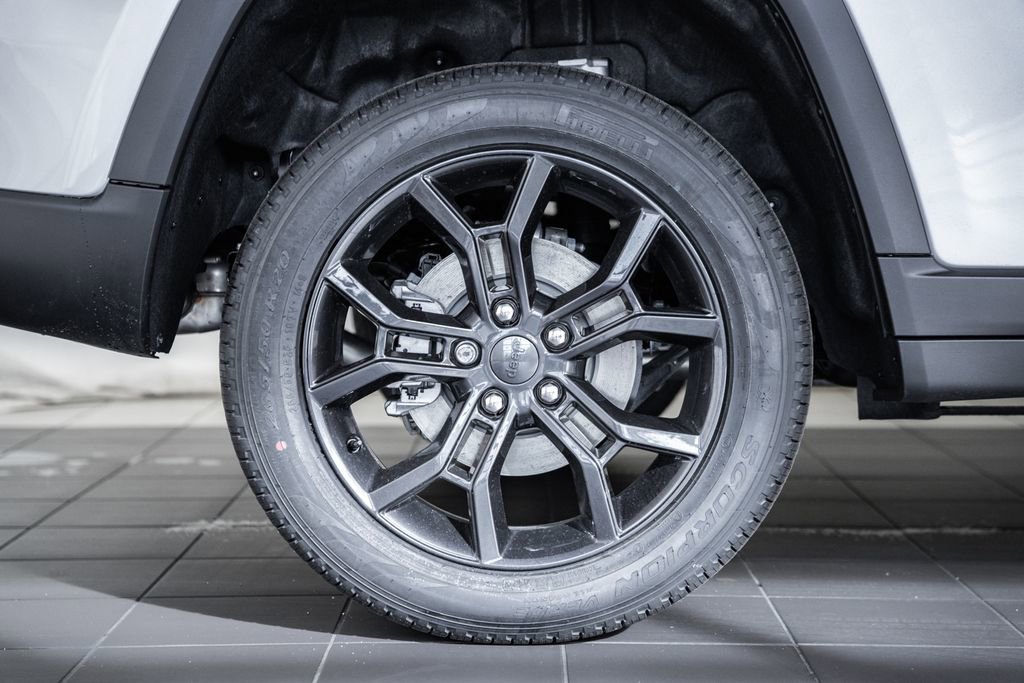 New 2025 Jeep Grand Cherokee Limited image 18