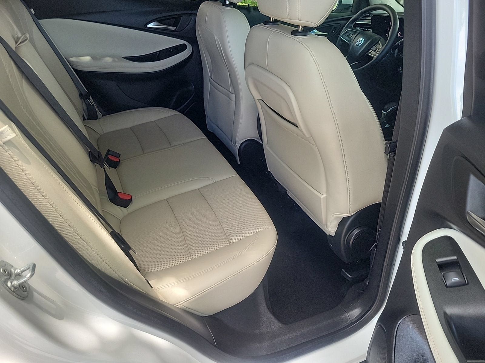 Used 2024 Buick Encore GX Avenir w/ Avenir Technology Package FWD image 13