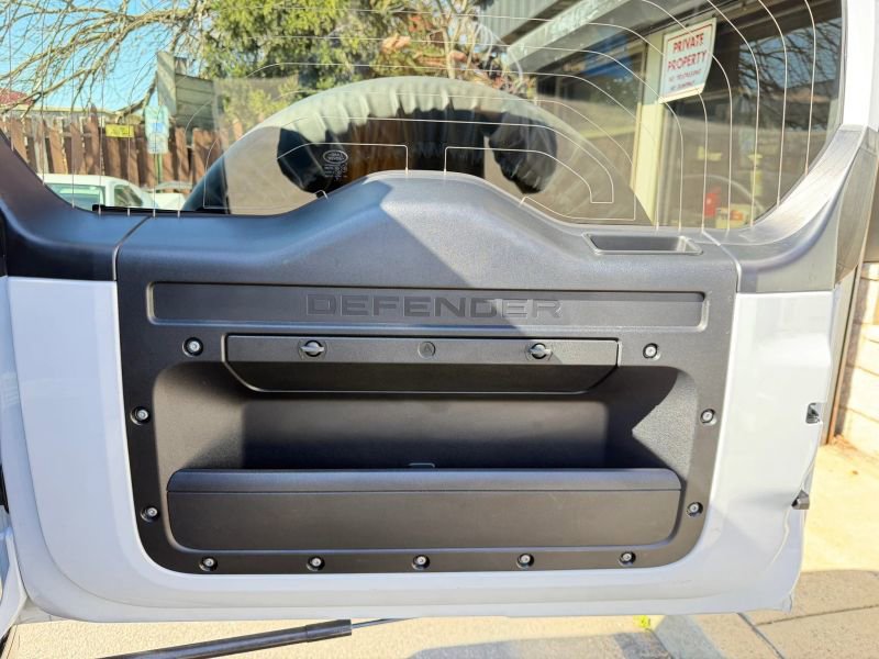 Used 2023 Land Rover Defender 90 V8 image 37