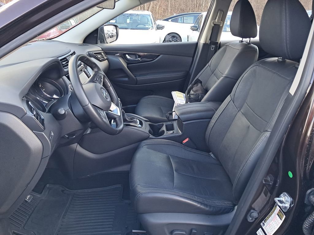 Used 2017 Nissan Rogue Sport SL w/ SL Premium Package image 10