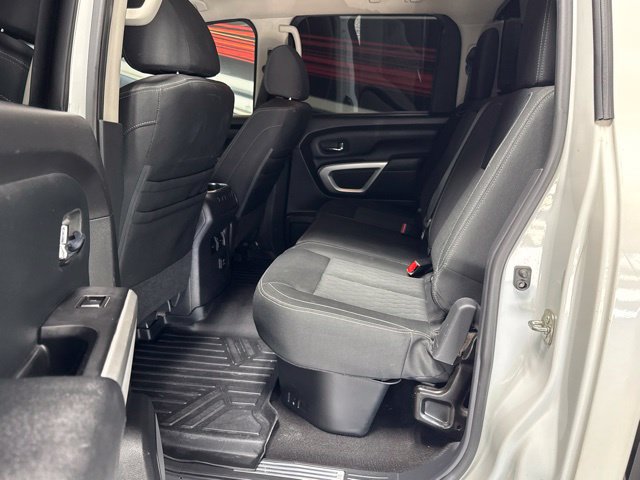 Used 2018 Nissan Titan SV w/ SV Convenience Package AWD/4WD image 13