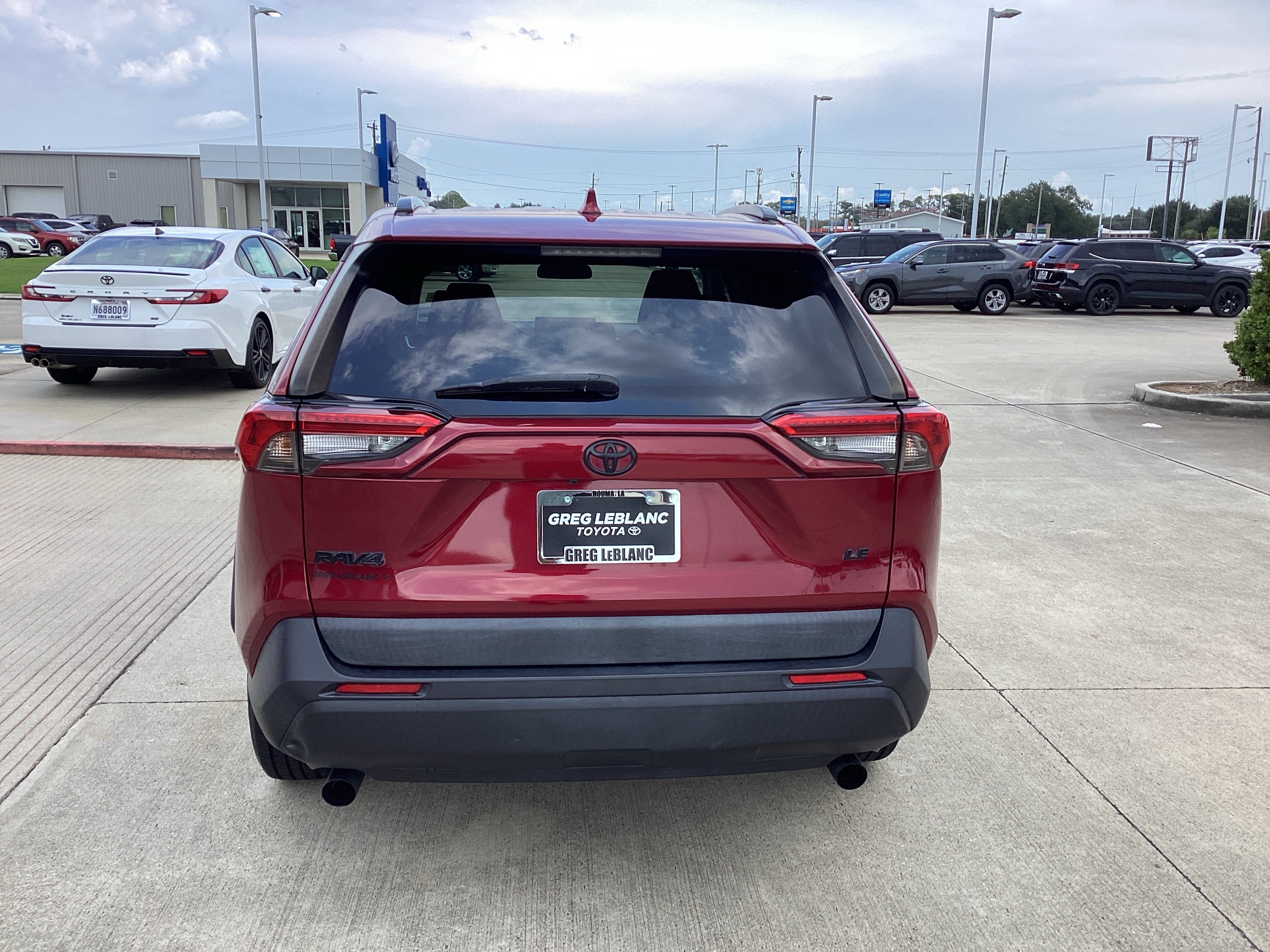 Used 2021 Toyota RAV4 LE FWD image 6