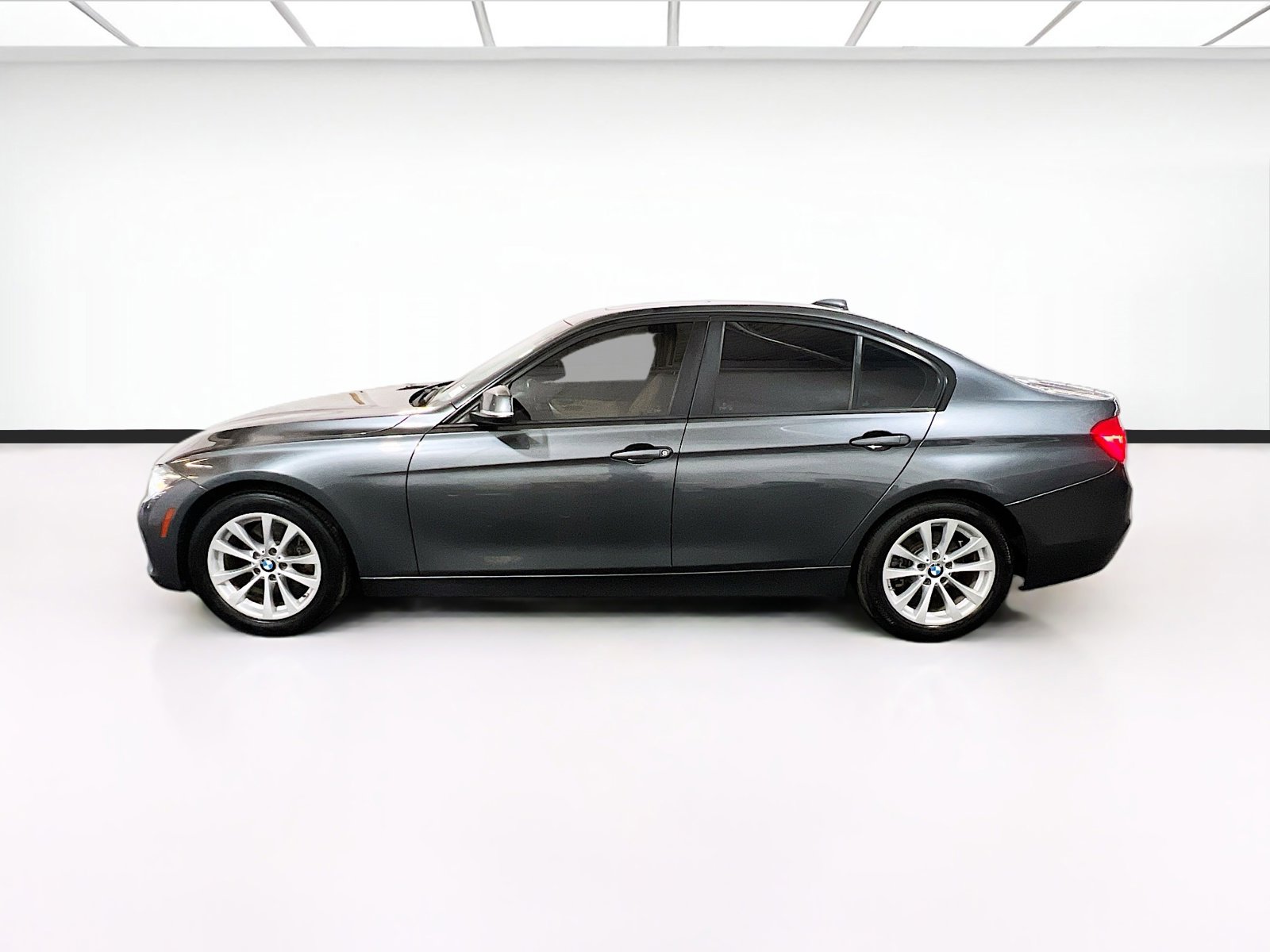 Used 2018 BMW 320i Sedan w/ Convenience Package RWD image 20