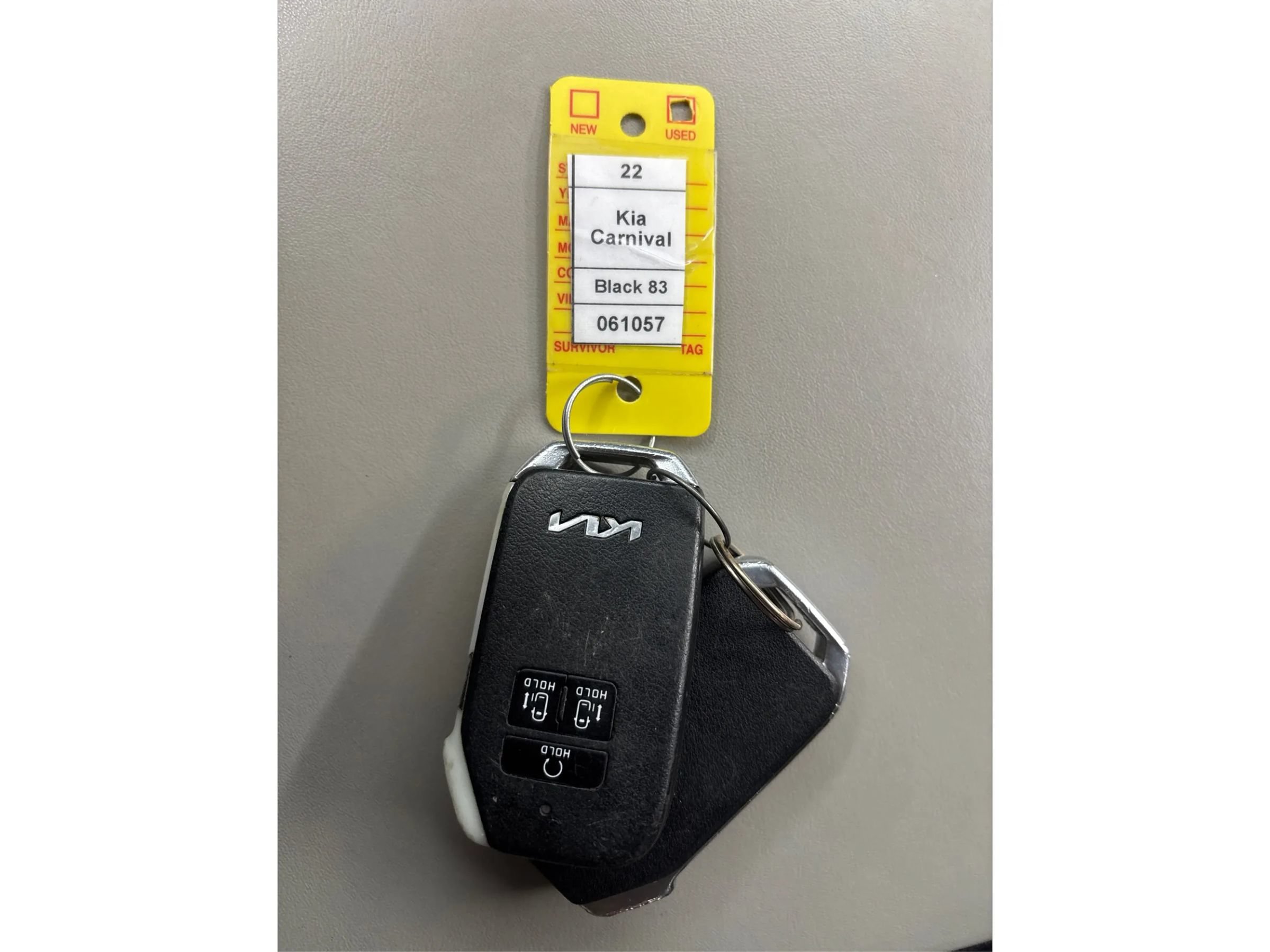 Used 2022 Kia Carnival LX FWD image 38