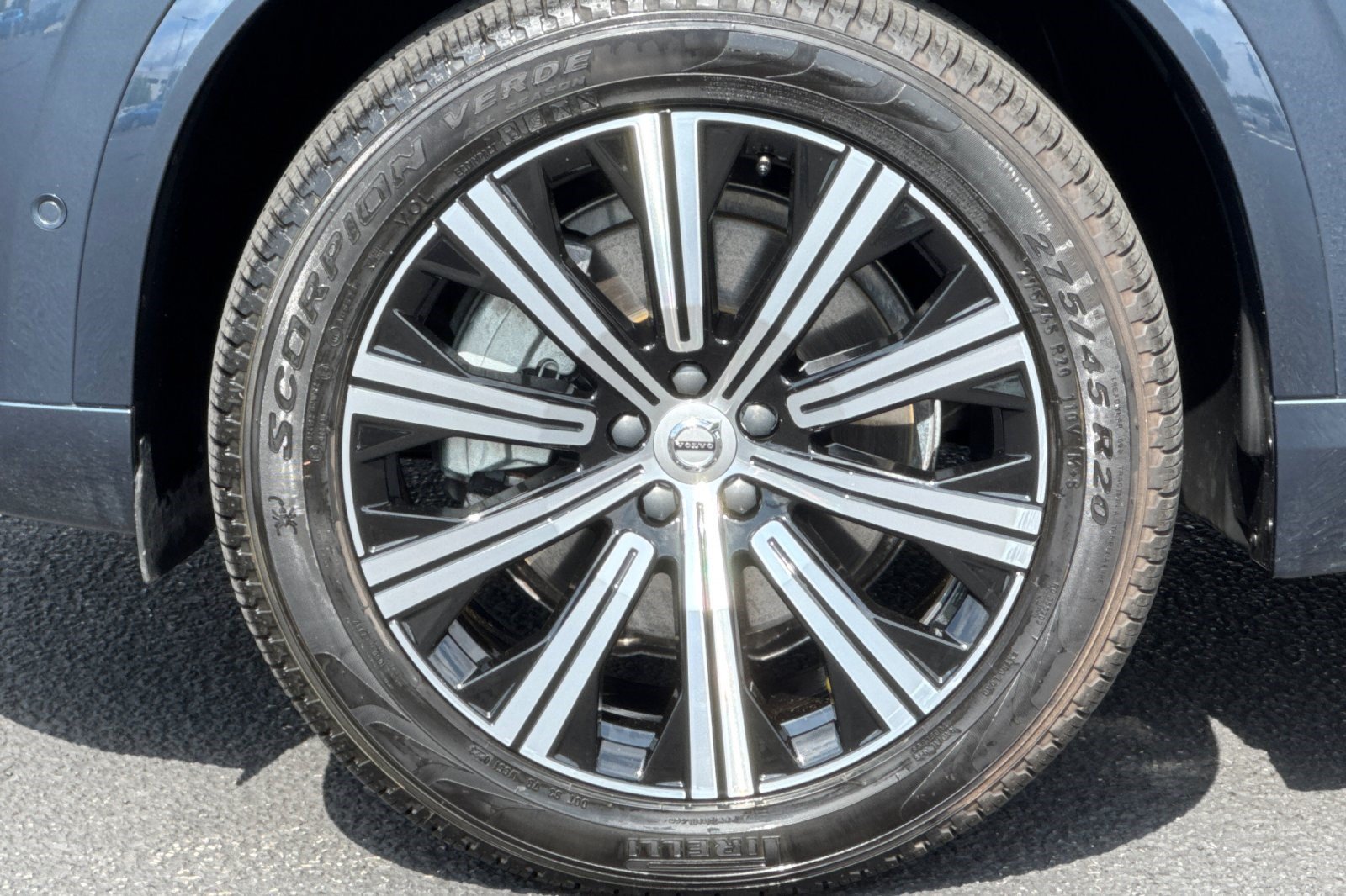 Used 2023 Volvo XC90 B5 Plus AWD/4WD image 12
