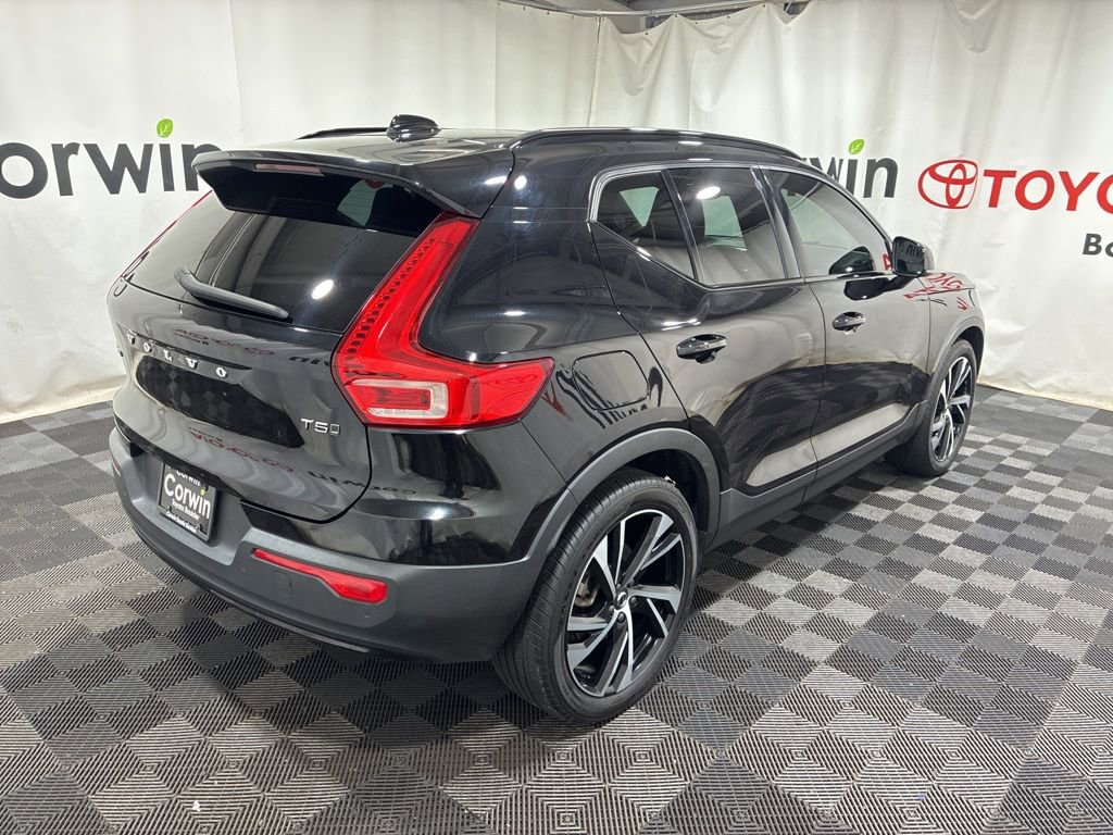 Used 2022 Volvo XC40 T5 R-Design w/ Climate Package image 8