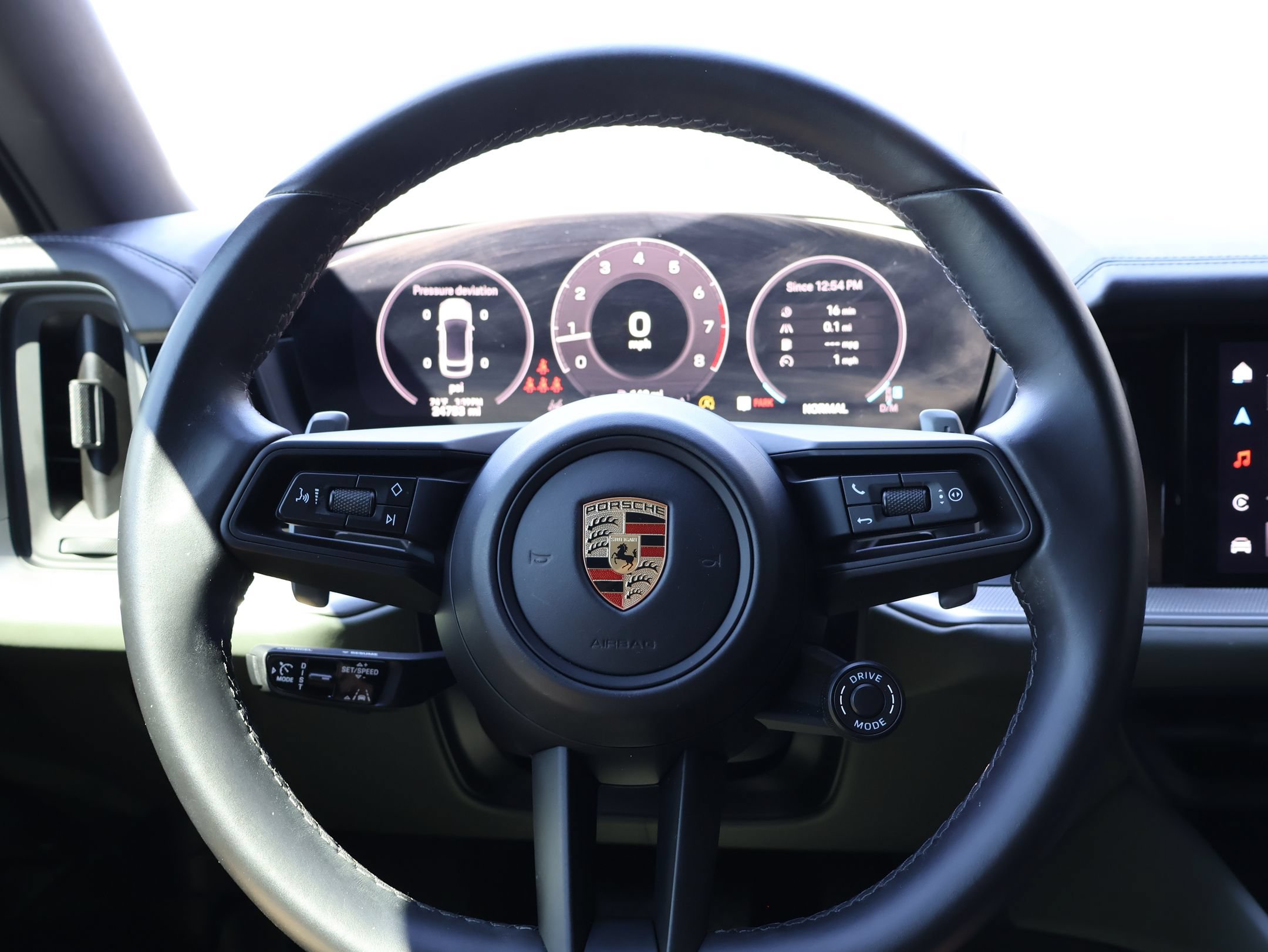 Certified 2024 Porsche Cayenne Coupe AWD/4WD image 17