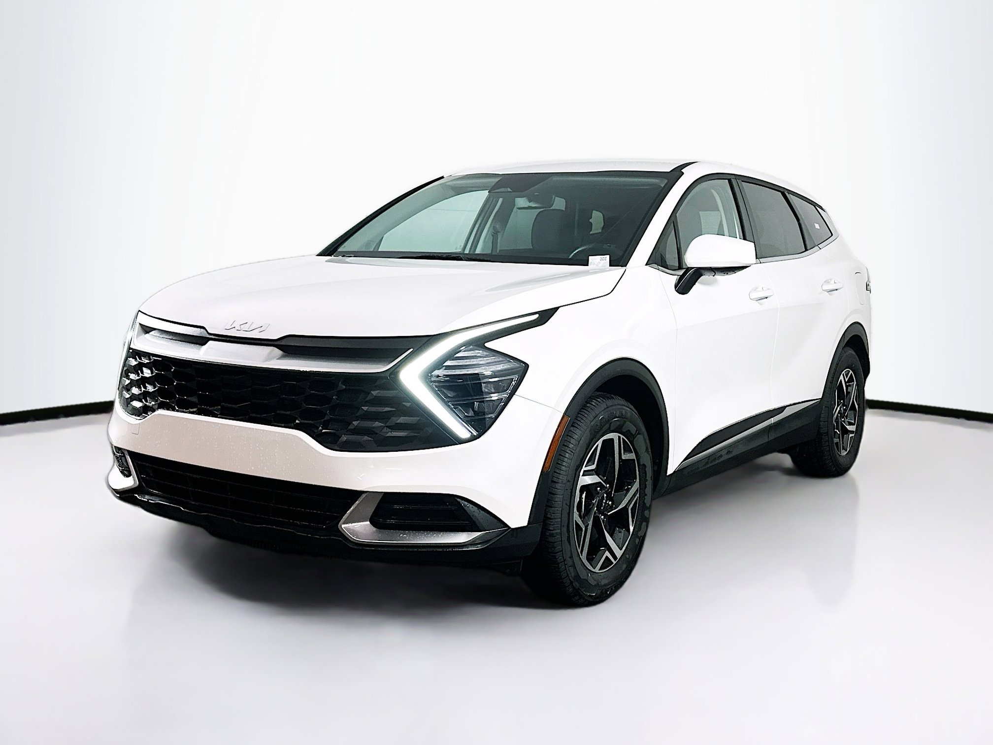 Used 2024 Kia Sportage LX image 3