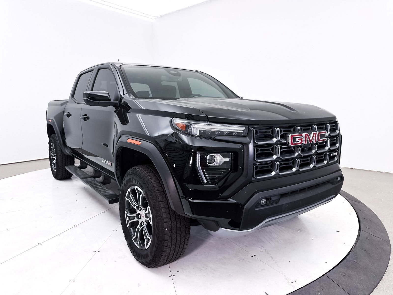 Used 2024 GMC Canyon AT4 w/ AT4 Premium Package AWD/4WD image 12