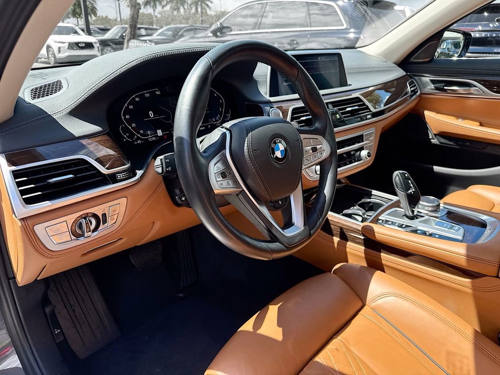 Used 2022 BMW 740i xDrive w/ Premium Package image 10