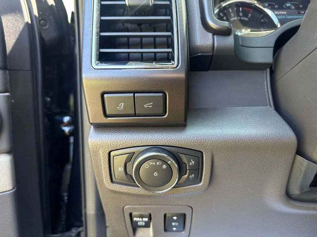 Used 2021 Ford Expedition Limited AWD/4WD image 20
